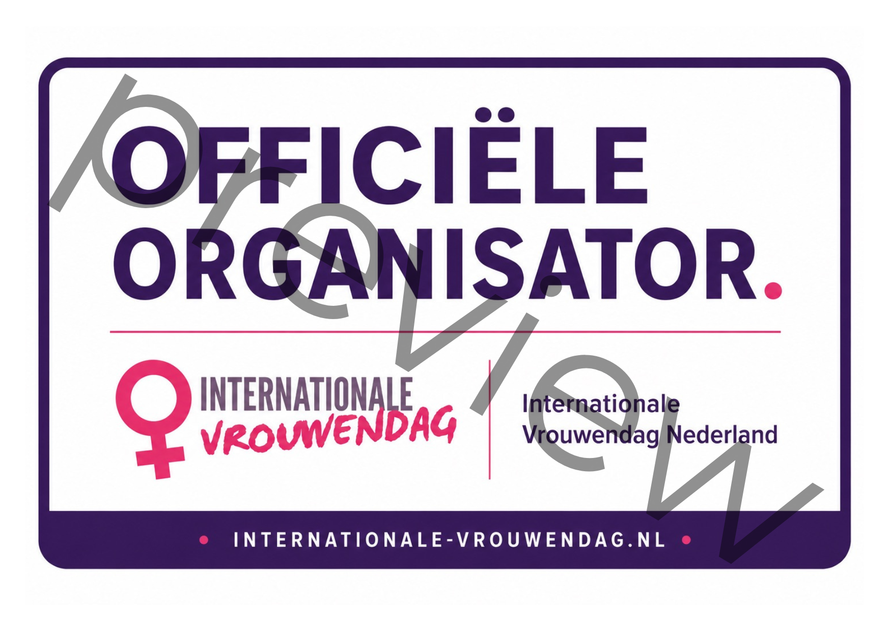 Officiële Organisator Badge van Internationale Vrouwendag met logo van het platform, paarse rand en roze accenten op een witte achtergrond.